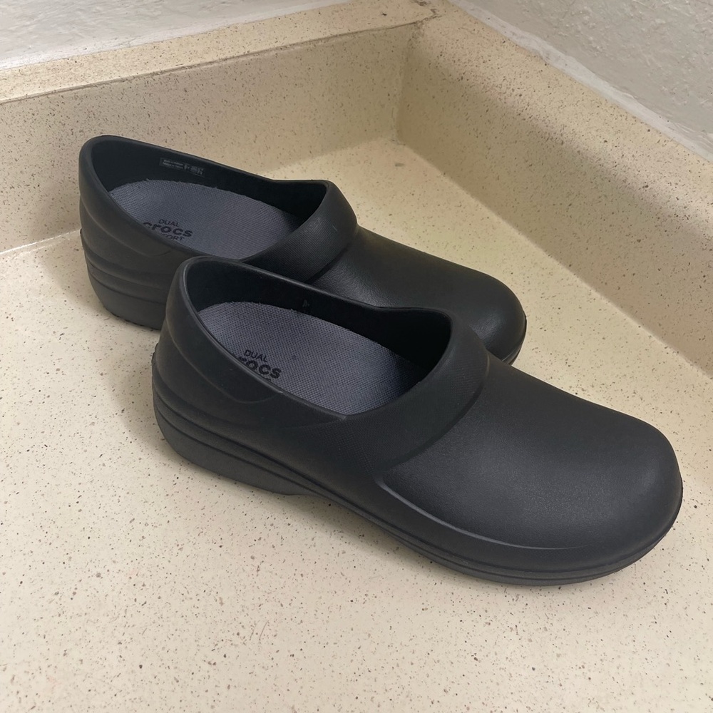 New Crocs Women’s Slip Resistant Shoes - Neria Pro II Clogs, Work Shoes Size W9